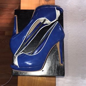 Women’s 8.5 Royal Blue pumps